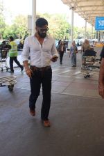 Sunil Shetty snapped at the airport on 21st Jan 2016